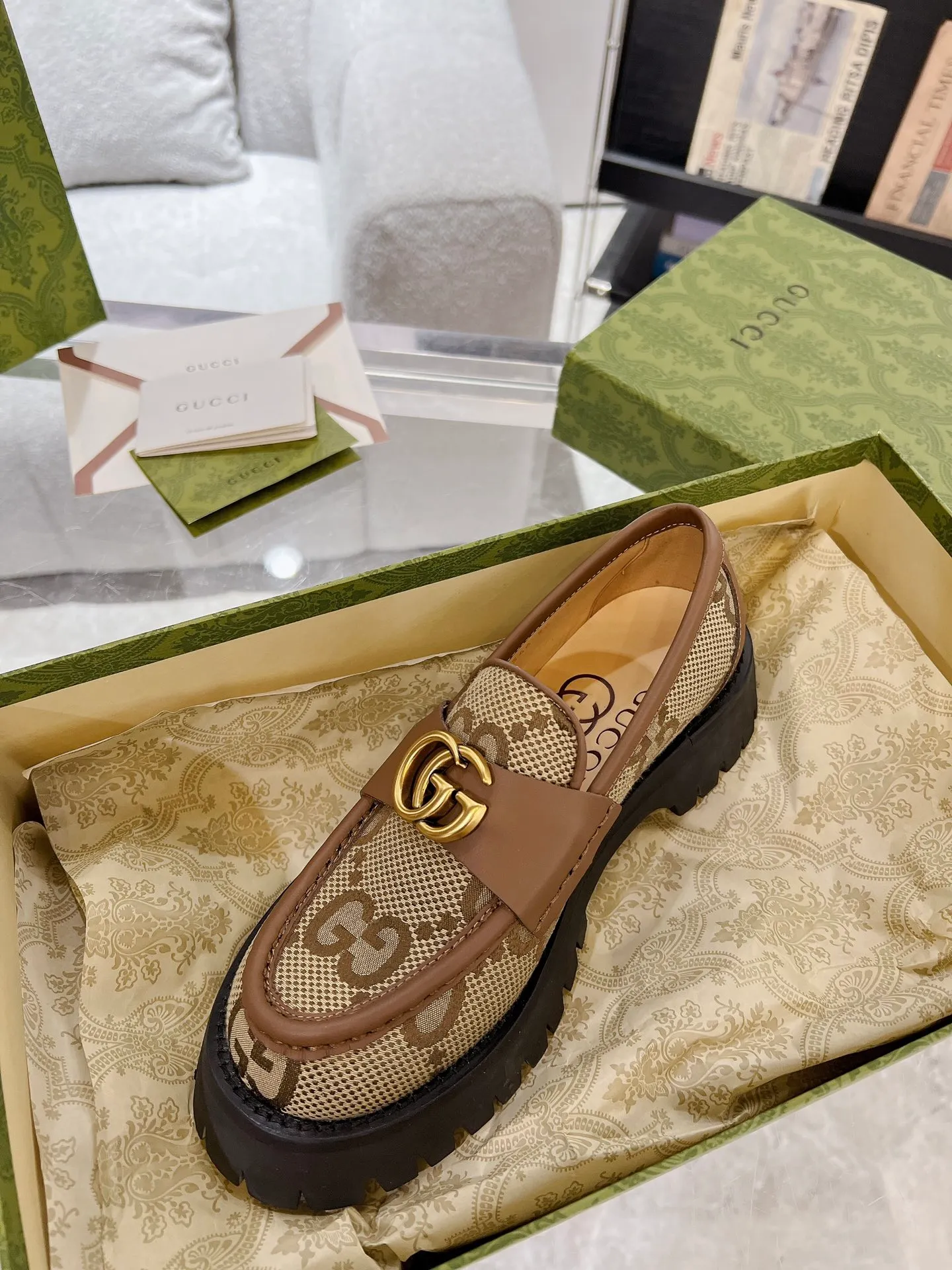 👟👟Ex-factory price 560👟👟 Male +10 Gucci Gucci 2023 early spring new product! The original version is developed into a higher version. Both men and women have open edge beads to ensure consistent quality. Size: 35-41# for women and 39-45# for men.